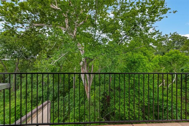 1800 Stoney Brook Drive 30, Houston, TX 77063