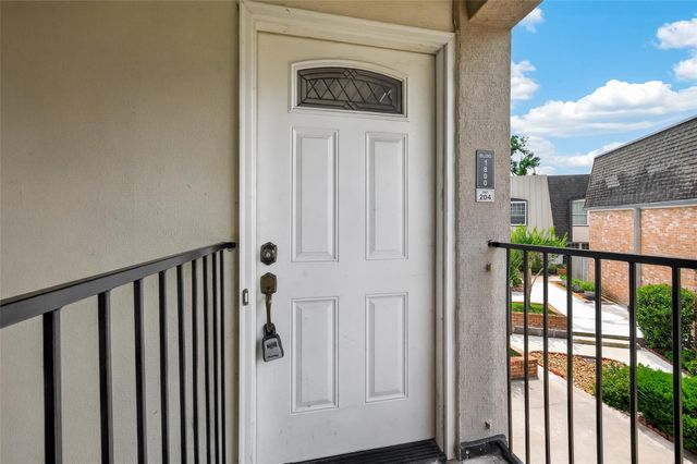 1800 Stoney Brook Drive 30, Houston, TX 77063