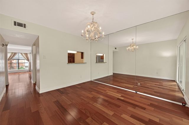 1800 Stoney Brook Drive 30, Houston, TX 77063