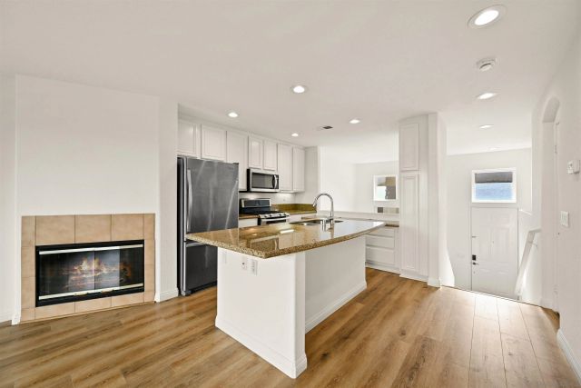 3770 Mykonos Ln 77, San Diego, CA 92130