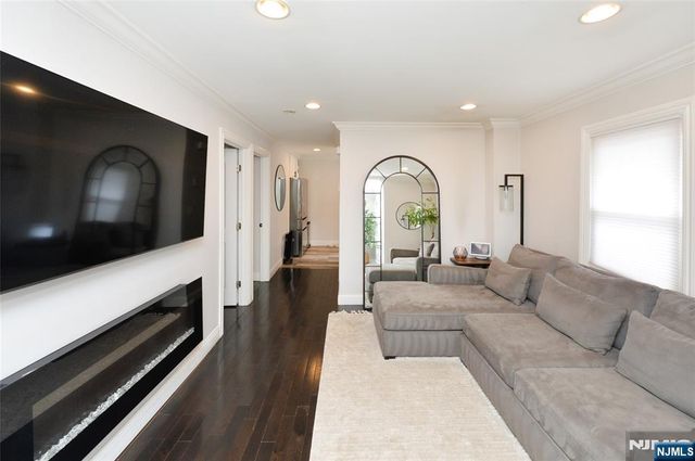 25-14 Berdan Avenue, Fair Lawn, NJ 07410
