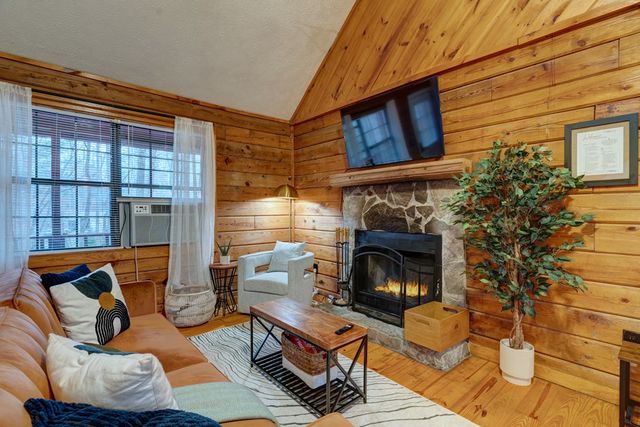 80 Treetop Lane, Blairsville, GA 30512