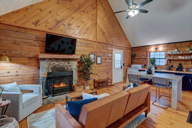 80 Treetop Lane, Blairsville, GA 30512