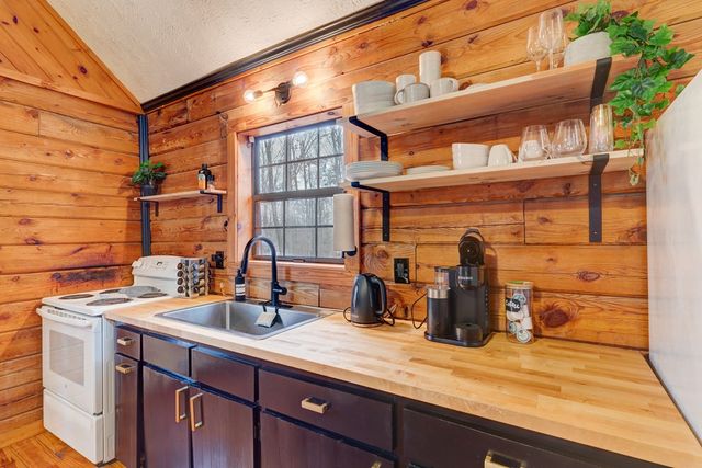 80 Treetop Lane, Blairsville, GA 30512