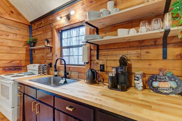 80 Treetop Lane, Blairsville, GA 30512