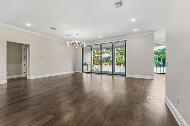 481 W DAVIS BOULEVARD, Tampa, FL 33606