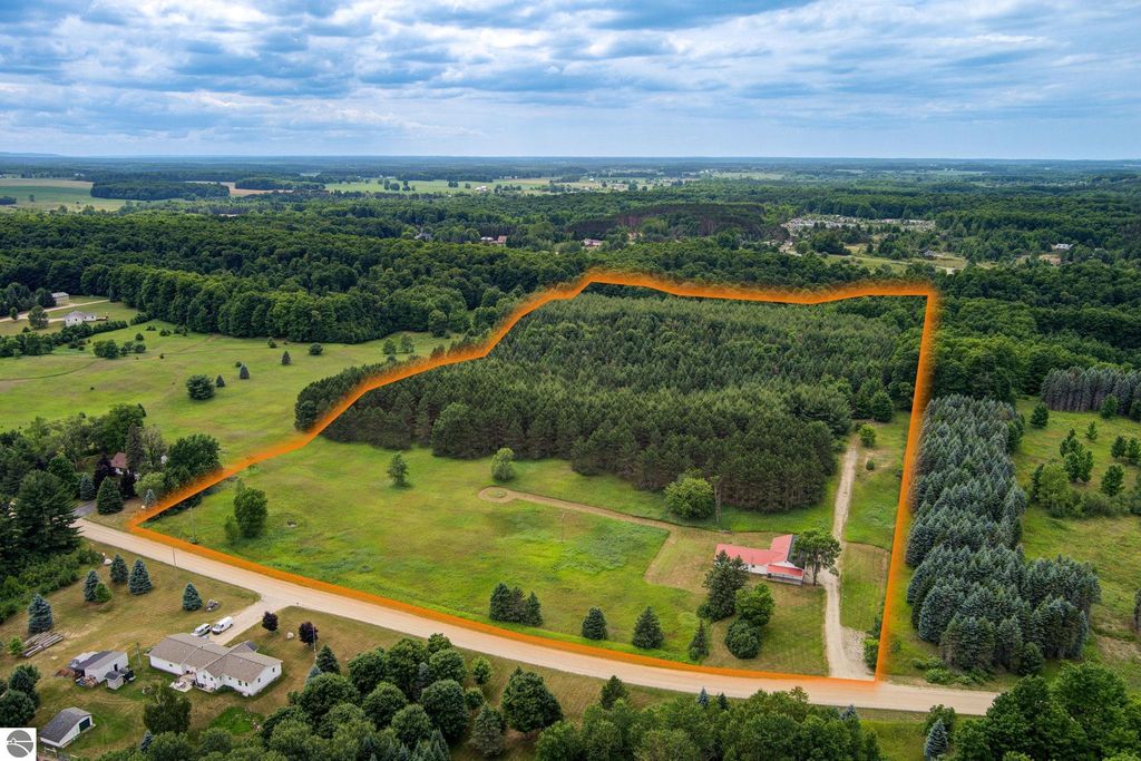 Image 30 of property listing at 8400 Westminister Road, Kingsley, MI 49649