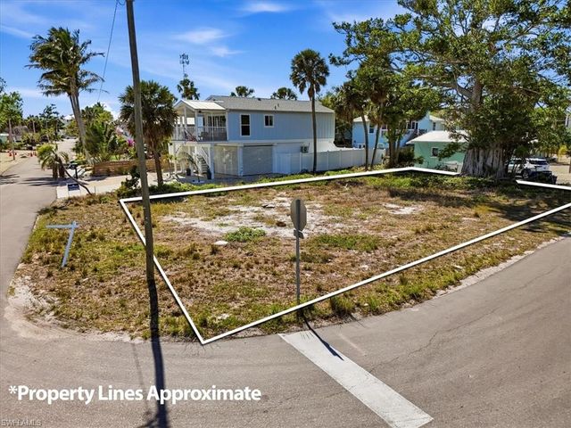 245 Madison CT, Fort Myers Beach, FL 33931