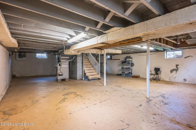 937 Palatka Rd, Louisville, KY 40214