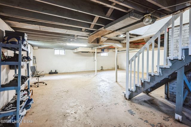 937 Palatka Rd, Louisville, KY 40214