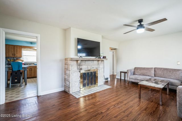 937 Palatka Rd, Louisville, KY 40214