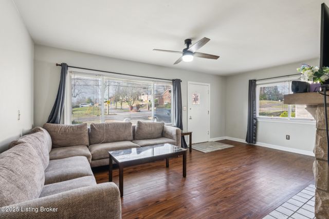 937 Palatka Rd, Louisville, KY 40214