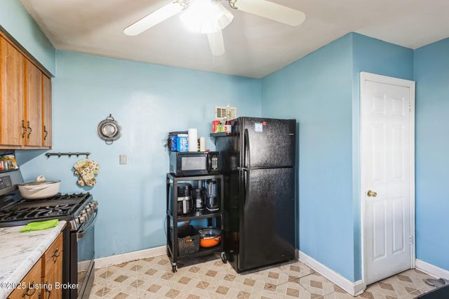 937 Palatka Rd, Louisville, KY 40214