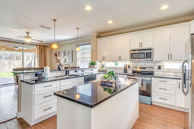 895 Solimar Way, Mary Esther, FL 32569