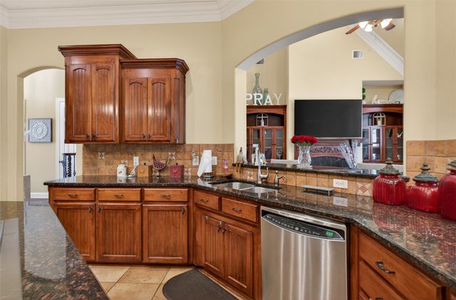 2716 Stone Creek Drive, Shreveport, LA 71106