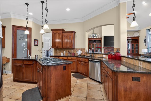 2716 Stone Creek Drive, Shreveport, LA 71106