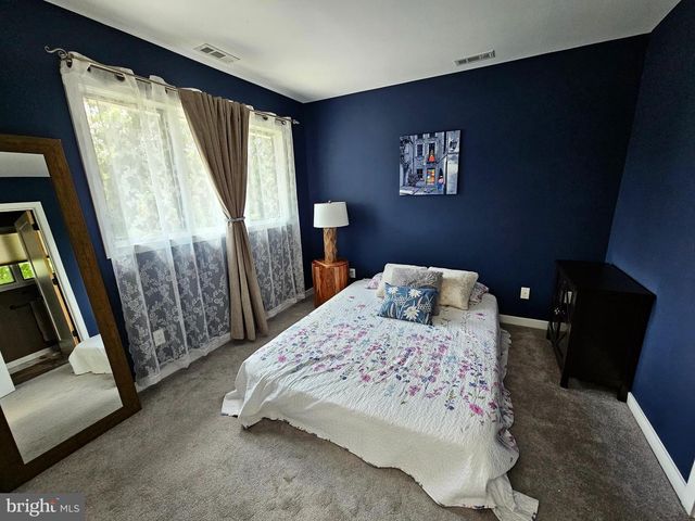 209 UNION MILL RD, Mount Laurel, NJ 08054