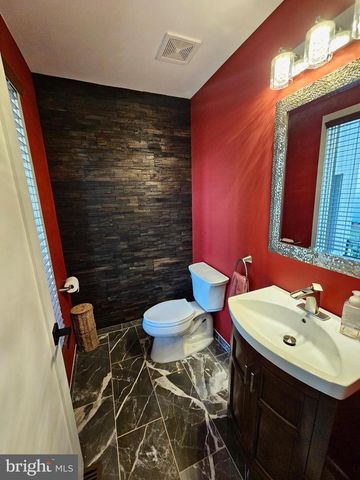 209 UNION MILL RD, Mount Laurel, NJ 08054