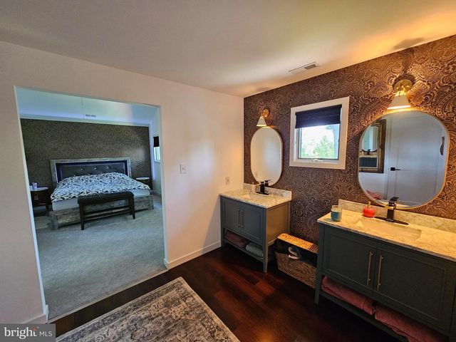 209 UNION MILL RD, Mount Laurel, NJ 08054