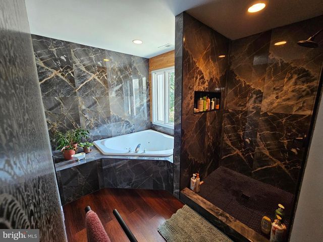 209 UNION MILL RD, Mount Laurel, NJ 08054