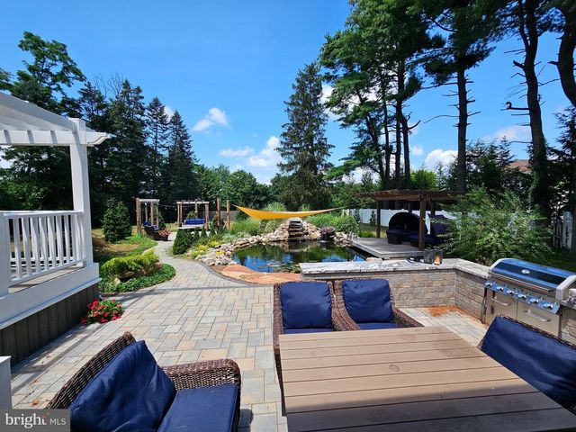 209 UNION MILL RD, Mount Laurel, NJ 08054