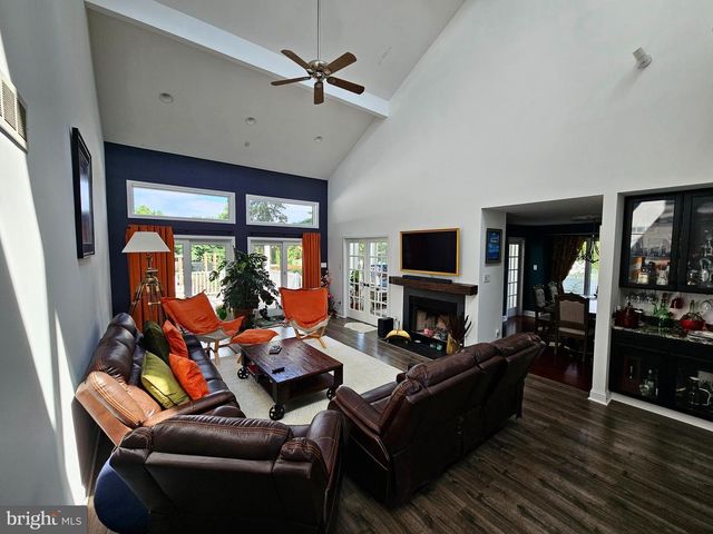 209 UNION MILL RD, Mount Laurel, NJ 08054
