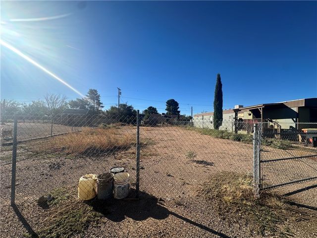 3570 E Ryan Ave Avenue, Kingman, AZ 86409