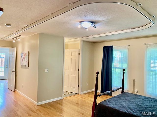 240 Victory Lane, St Charles, MO 63303