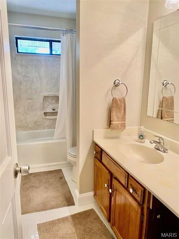 240 Victory Lane, St Charles, MO 63303