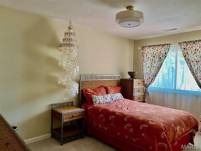 240 Victory Lane, St Charles, MO 63303