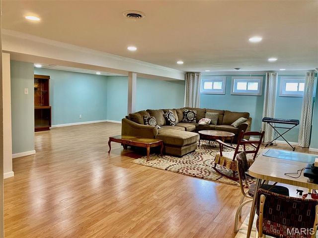 240 Victory Lane, St Charles, MO 63303