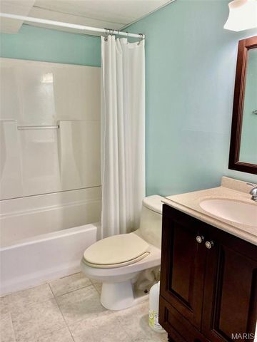 240 Victory Lane, St Charles, MO 63303