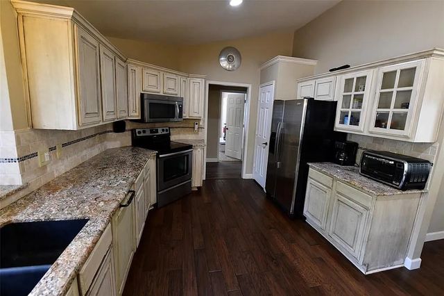 525 Blair Meadow Drive, Grapevine, TX 76051