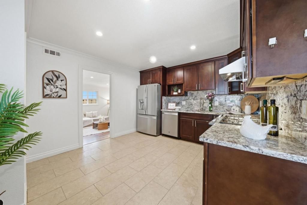Image 7 of property listing at 1658 Tierra Buena Drive, San Jose, CA 95121
