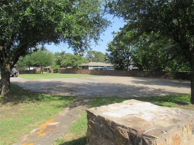 2206 Bluebonnet Avenue, Denison, TX 75020