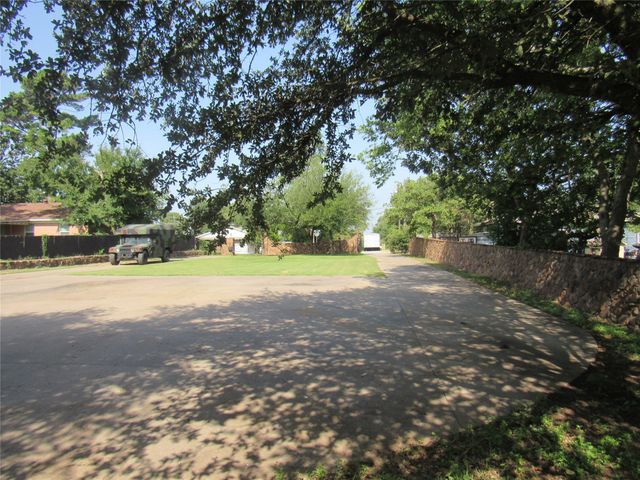 2206 Bluebonnet Avenue, Denison, TX 75020
