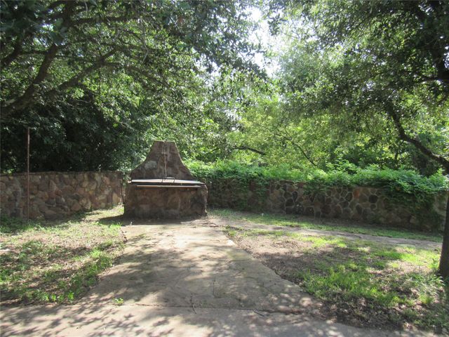 2206 Bluebonnet Avenue, Denison, TX 75020