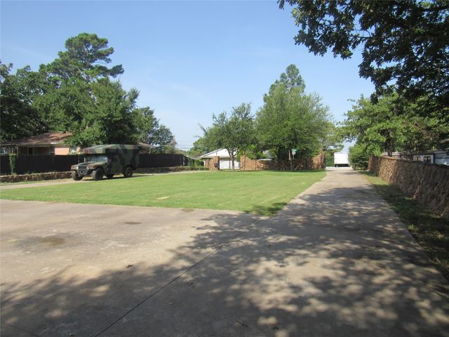 2206 Bluebonnet Avenue, Denison, TX 75020