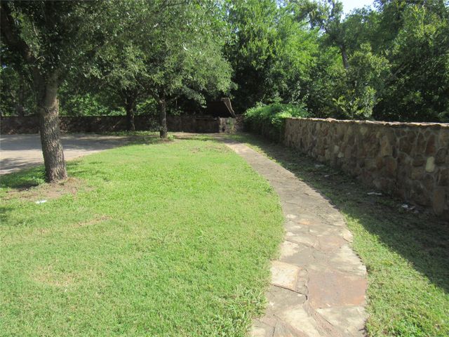 2206 Bluebonnet Avenue, Denison, TX 75020