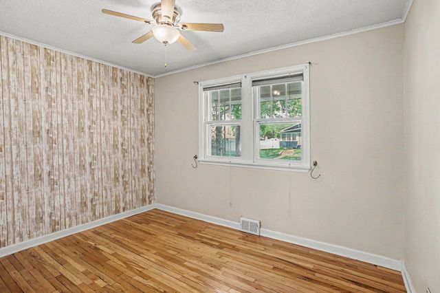 2042 Cottage Avenue E, Saint Paul, MN 55119