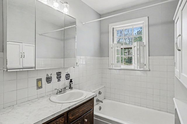 2042 Cottage Avenue E, Saint Paul, MN 55119