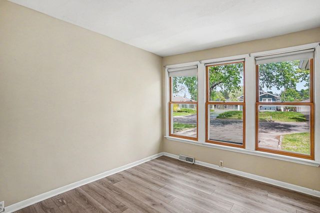 2042 Cottage Avenue E, Saint Paul, MN 55119