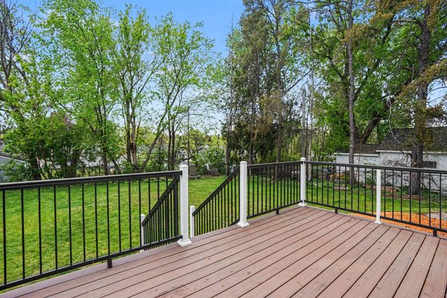 2042 Cottage Avenue E, Saint Paul, MN 55119