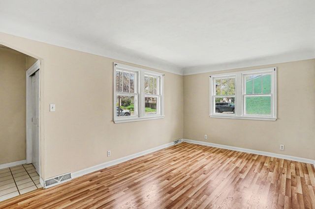 2042 Cottage Avenue E, Saint Paul, MN 55119