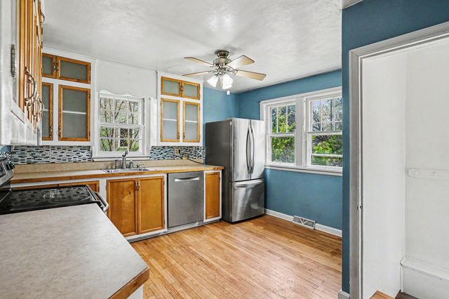 2042 Cottage Avenue E, Saint Paul, MN 55119