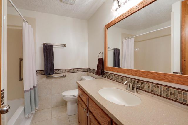 10632 Daisy Circle, Bloomington, MN 55438