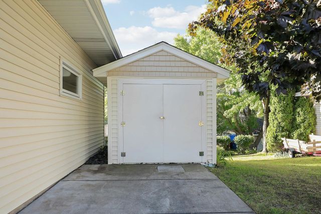 10632 Daisy Circle, Bloomington, MN 55438