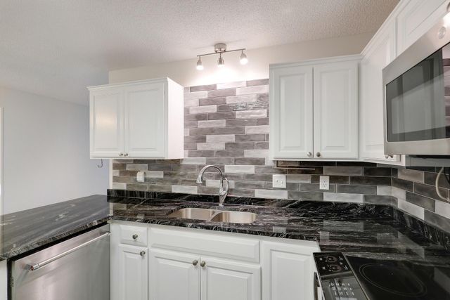 10632 Daisy Circle, Bloomington, MN 55438