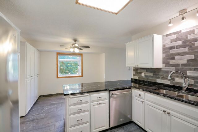 10632 Daisy Circle, Bloomington, MN 55438