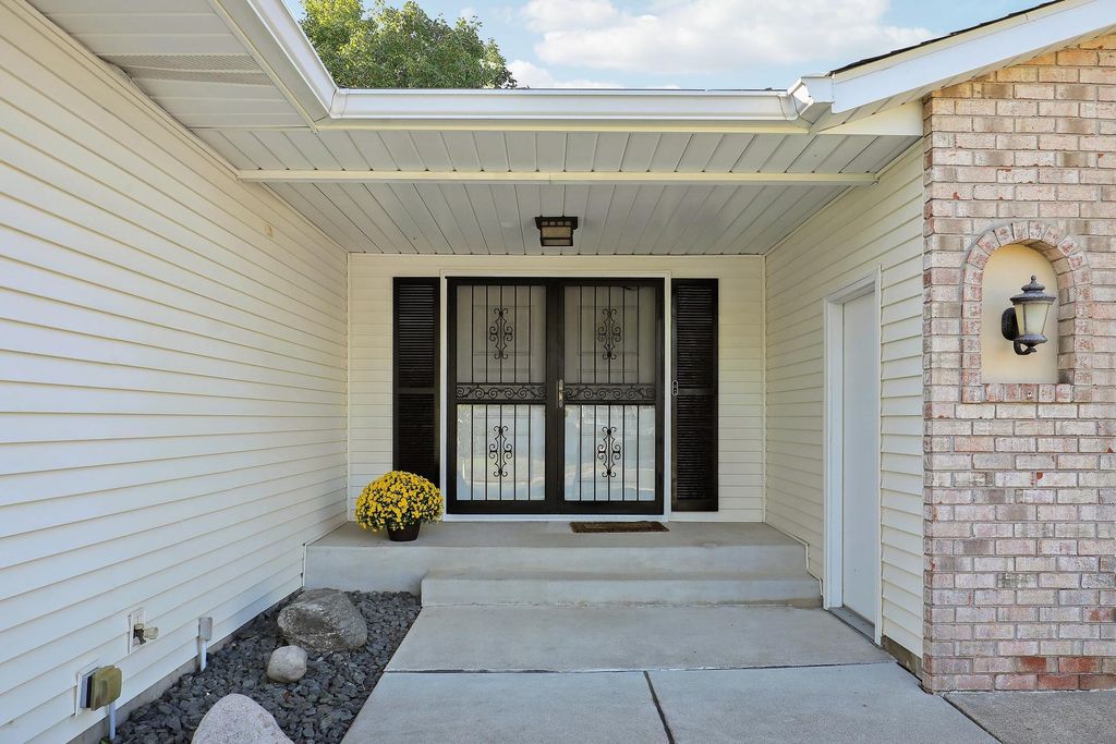 10632 Daisy Circle, Bloomington, MN 55438 — photo 3